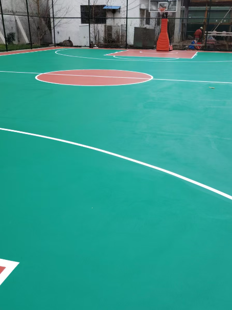 曲江 球场长期使用易出现地面开裂